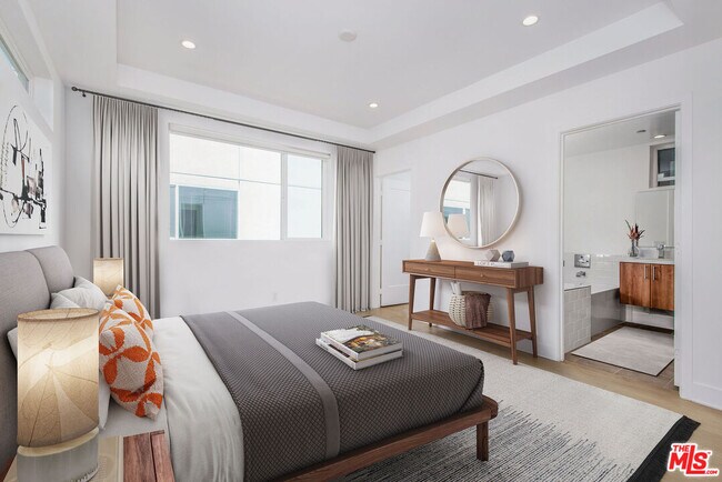 Photo - 857 1/2 Hyperion Ave