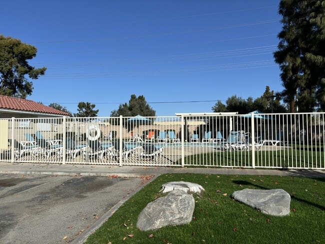 Photo - 2-Story, 2-Bedroom, Furnished/Unfurnished ... Unit #62 Abbot