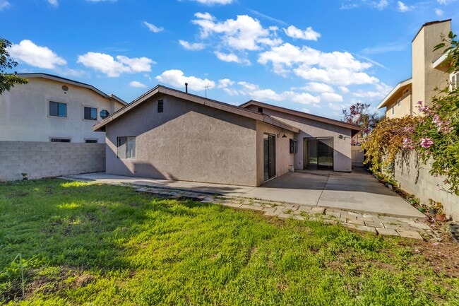 Photo - 1688 Bruin St