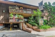 Lush Garden Front - 1236 Amherst Ave Unit 16