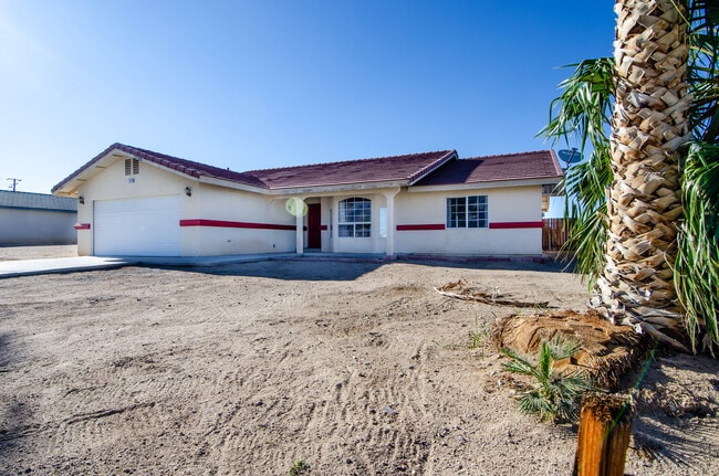 Building Photo - 72548 Sunnyslope Dr