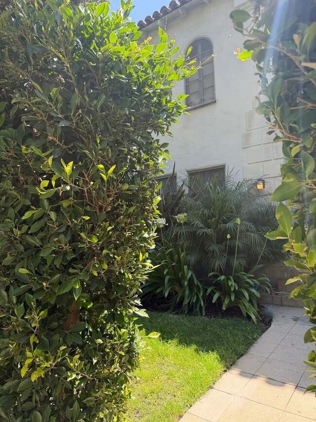 Photo - 238 N Clark Dr Unit 7