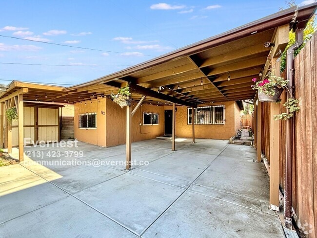 Building Photo - Charming 3-Bedroom Home with Fenced Yard a...