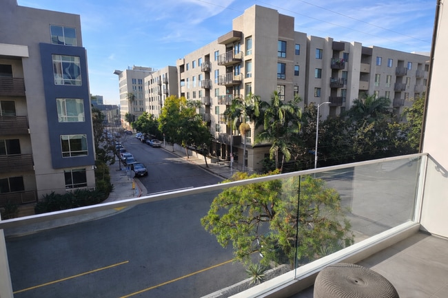 Building Photo - 6735 Yucca St Unit 311