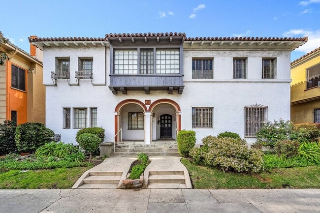 Building Photo - Stunning Old-World Hollywood Unit 101