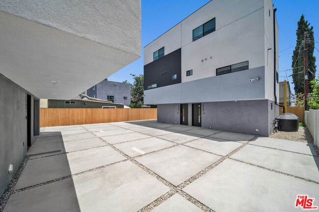 Photo - 11520 Emelita St