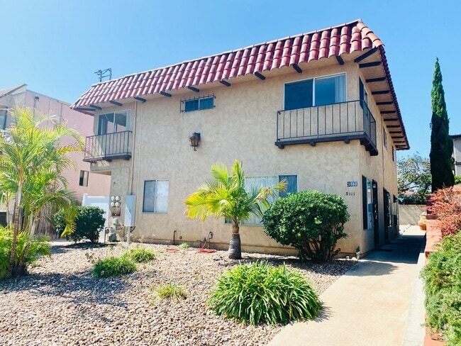 Building Photo - GREAT LOCATION! POINT LOMA 2BD/1.5BA TOWNH... Unit 3111 Byron Street #B Rental
