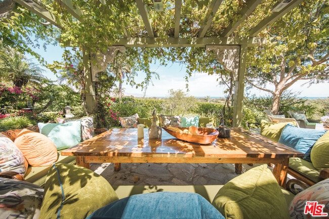 Photo - 6766 Portshead Rd