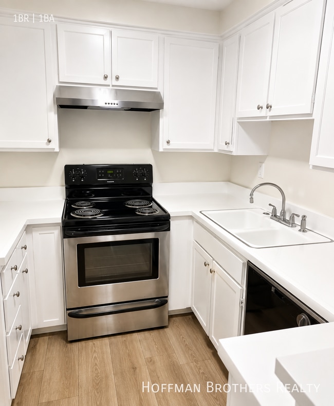 Photo - 1226 Larrabee St Unit 1