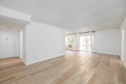2BR, 2BA - 1,000SF - Living Room - 10844 Rose Ave