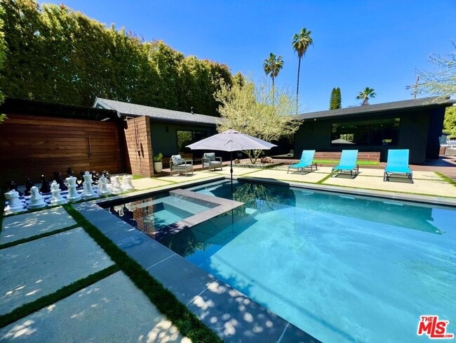 Photo - 16446 Moorpark St