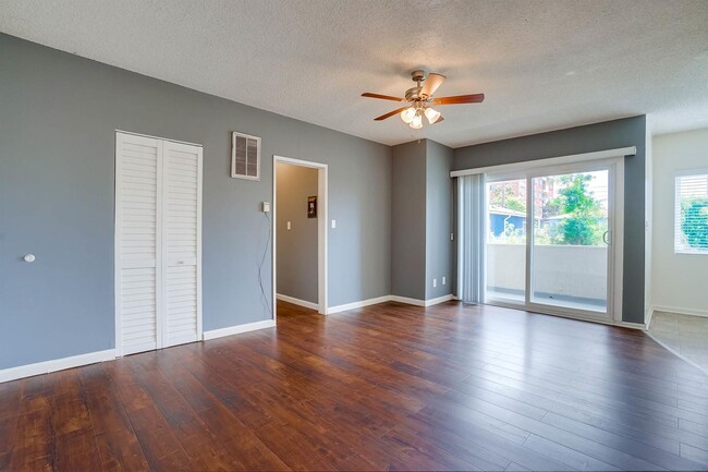 Photo - 537 W. Hyde Park Blvd