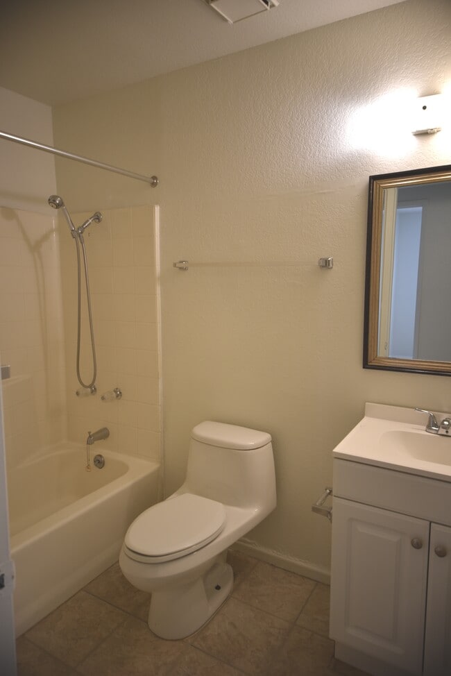 Hall Bath\ - 33375 Wishing Well Trl Unit #1