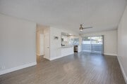 2BR, 2BA - 997SF - Living/ Dining Room - Stone Arbor