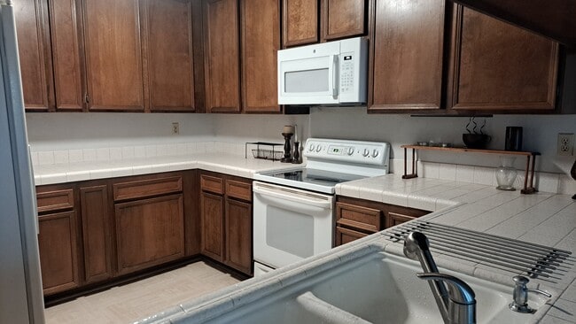 Building Photo - 1065 Fresno St Unit Rio Vista Rental
