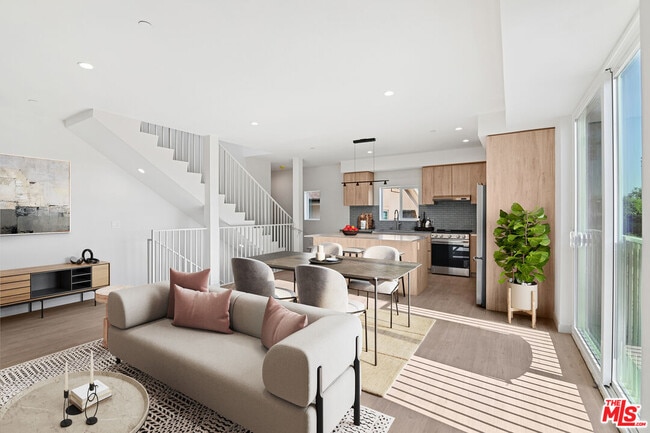 Building Photo - 2521 S Orange Dr