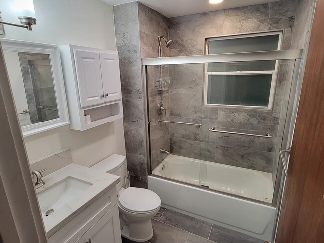 Photo - 1743 Mackinnon Ave