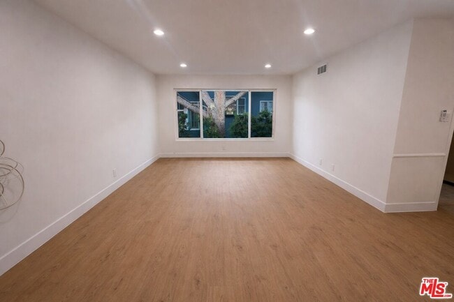 Photo - 447 S Palm Dr Unit 5