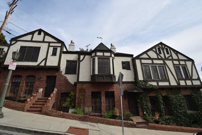 Photo - 2062 Argyle Ave Apartment Unit B
