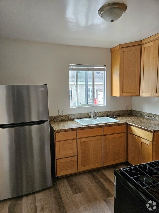 Building Photo - 624 S Pacific Coast Hwy Unit B Rental