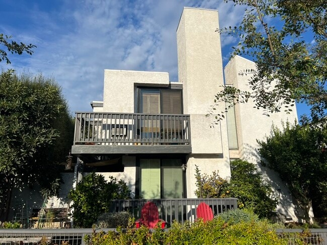 Building Photo - 1227 24th St Unit D
