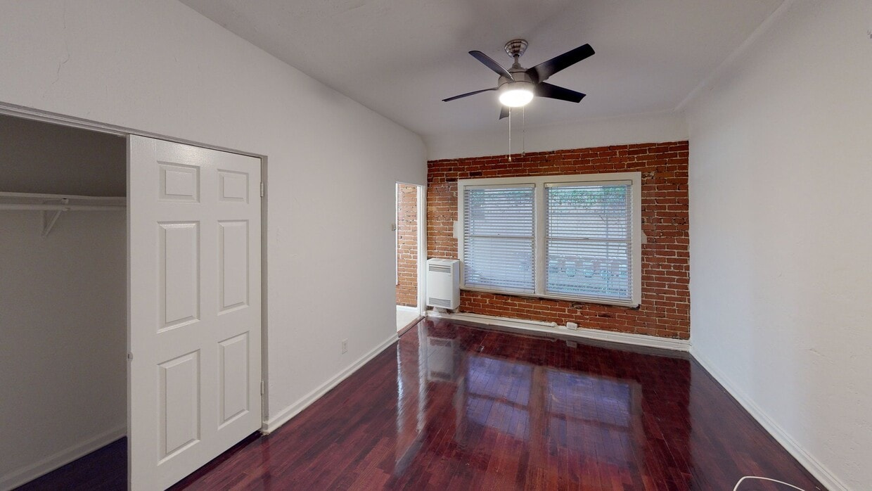 3D Tour - St. Andrews Manor Apartments...Charming Ap...
