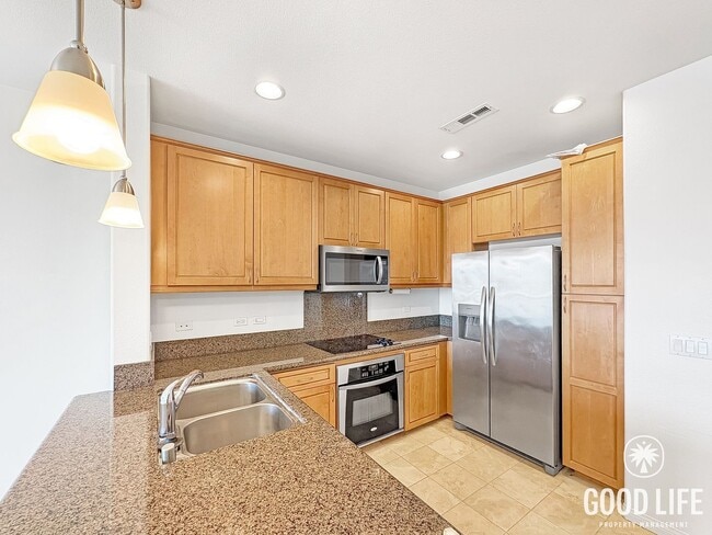 Charming 1BD/1BA Condo in Carmel Valley with Walk-In Closet, Balcony & In-Unit Laundry - Charming 1BD/1BA Condo in Carmel Valley with Walk-In Closet, Balcony & In-Unit Laundry Unit 330