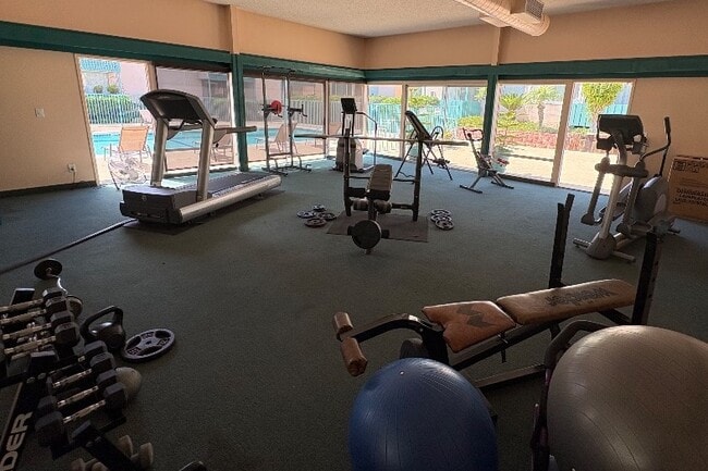 Fitness center - Sandpointe Apartment Homes