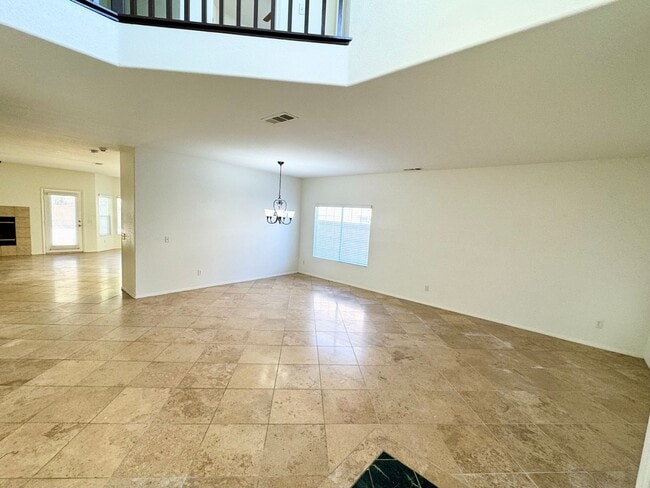 Photo - Spacious 6 bedroom home in West Palmdale
