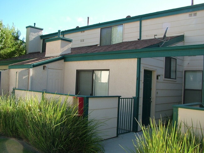 Building Photo - 2 Story 2 Bedroom Condo in the Willow Creek Condo Complex