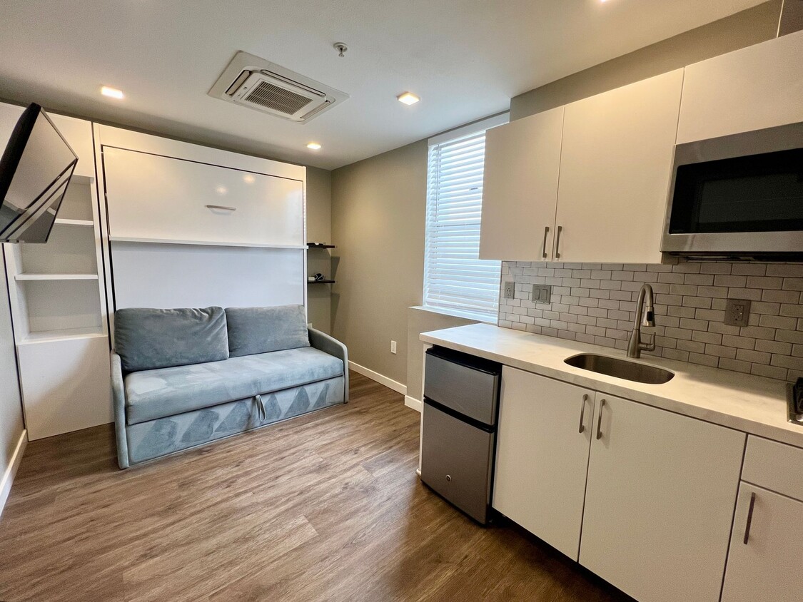 Floor Plan - 435-206/306/406