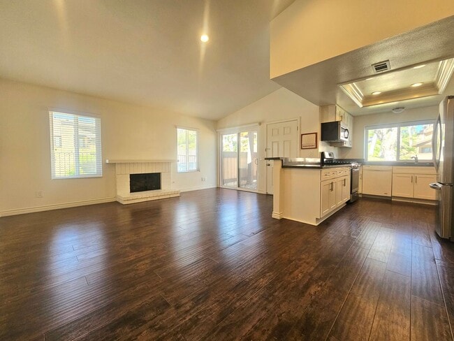 Building Photo - Beautiful 2-Bedroom Home Now Available Unit A