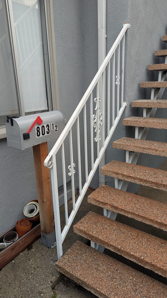 Building Photo - 803 1/2 Indiana Ave Unit 1