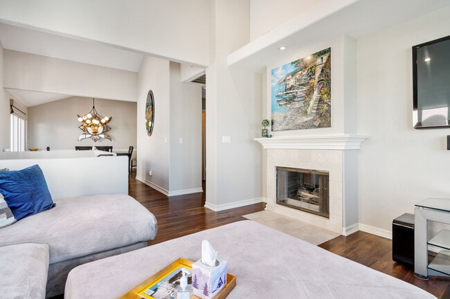 Photo - 607 N Juanita Ave