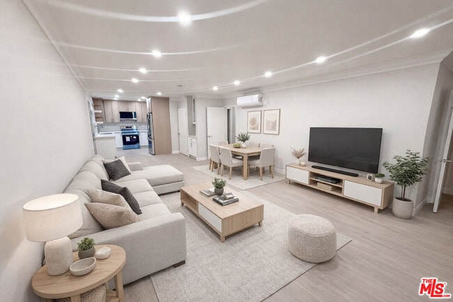 Building Photo - 1117 S Bedford St Unit 101