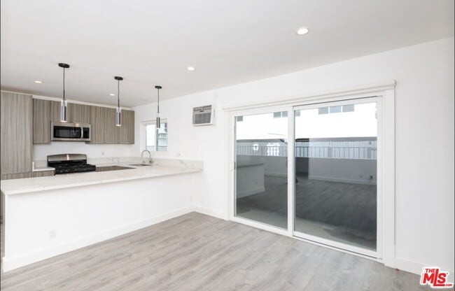 Photo - 1261 Laurel Ave