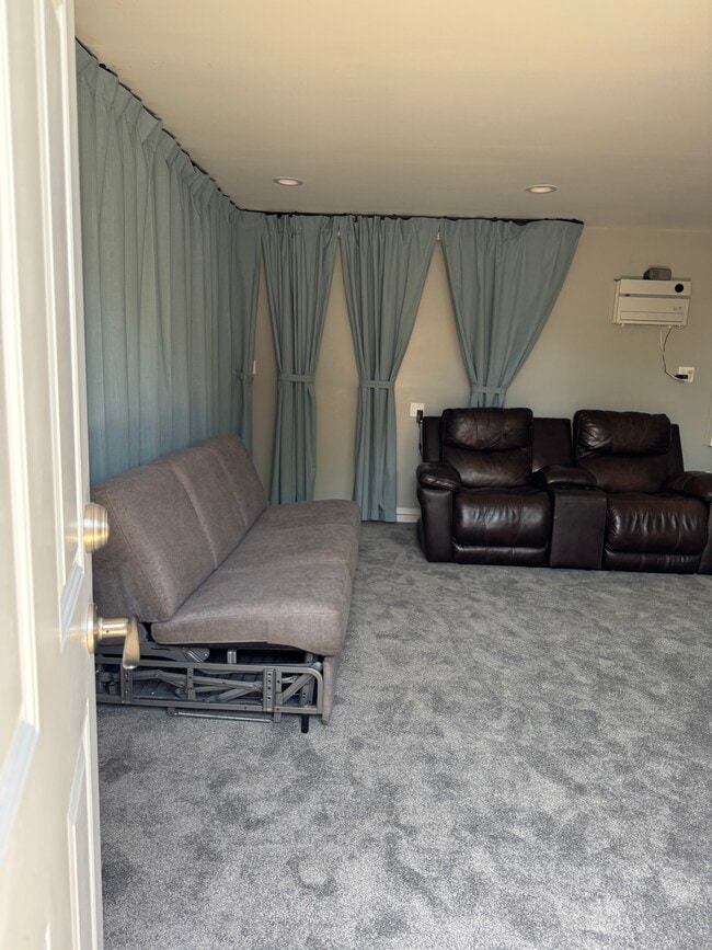 Photo - 1237 W Ofarrell St