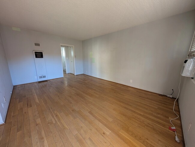 Photo - 1852 N Wilton Pl Unit 5