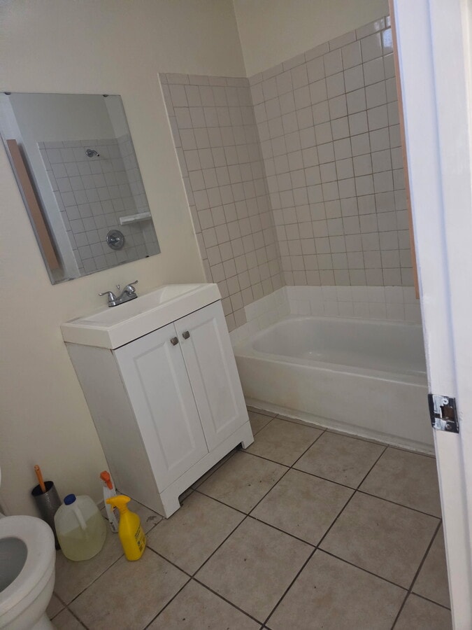 Photo - 1940 S New England St