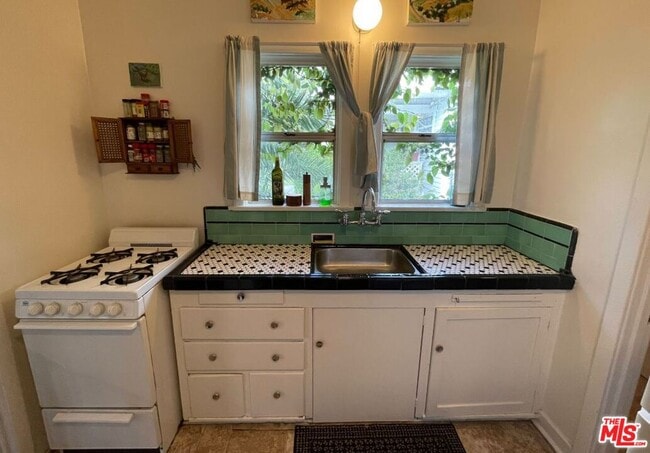 Photo - 1320 N Harvard Blvd Unit 1316