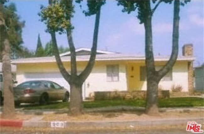 Building Photo - 909 E 68th St Rental