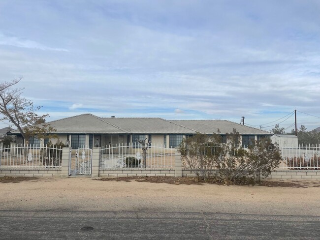 COMING SOON! APPLE VALLEY DESERT KNOLLS 4 ... - COMING SOON! APPLE VALLEY DESERT KNOLLS 4 ... House