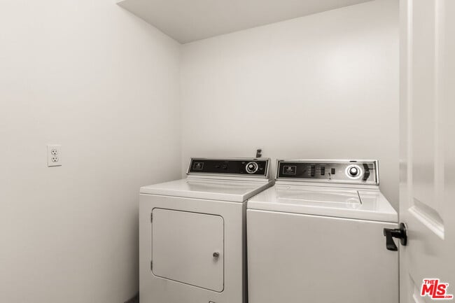 Photo - 2667 Menlo Ave Unit 2673-2