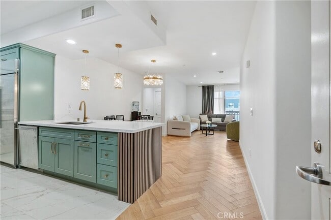 Photo - 468 Caruso Ave