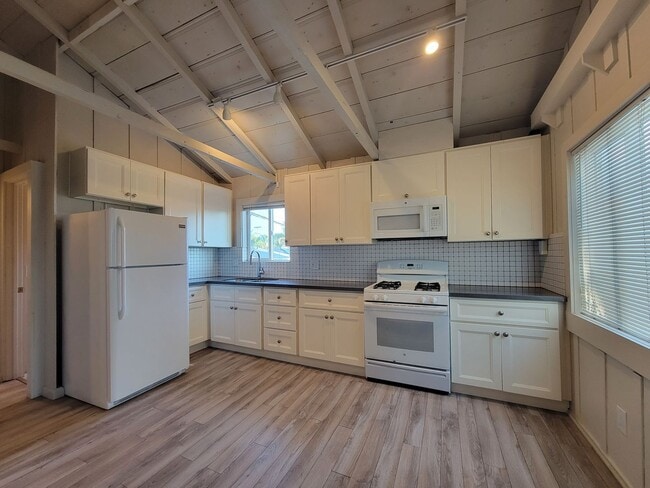 Building Photo - 553-557 Silver Strand Blvd. Unit 557