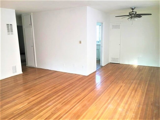 Photo - 838 Hayworth Ave Unit 8