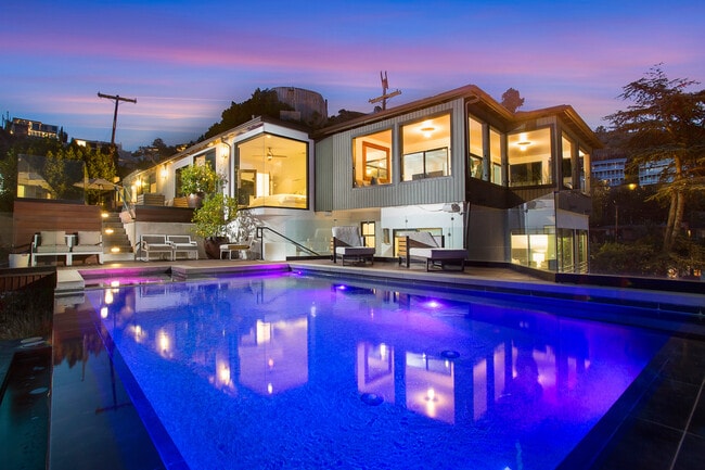 Photo - 1733 Sunset Plaza Dr House