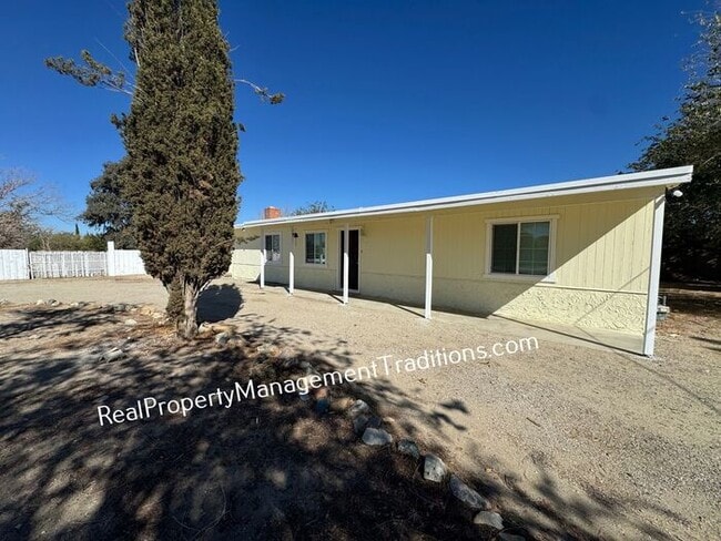 Building Photo - Cozy single story