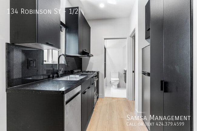 Building Photo - 134 Robinson St Unit 1/2 Rental