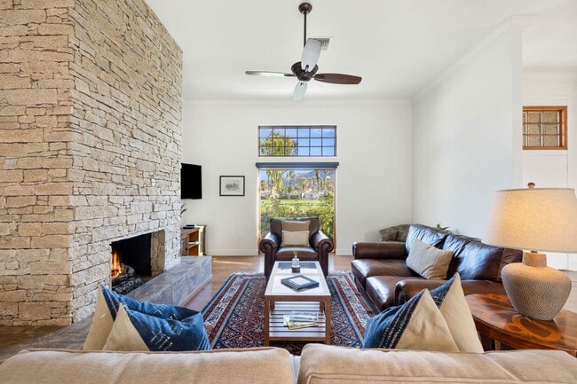 Luxury Golf Course Retreat in Indian Wells - Luxury Golf Course Retreat in Indian Wells House